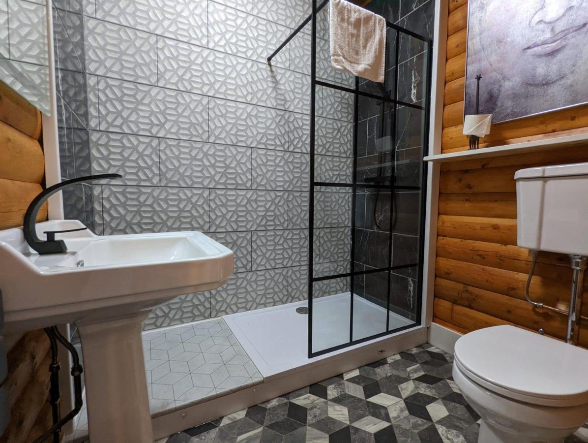 Kaoglen-Spruce-Hot Tub-Forrest Setting-Pet Friendly Villa Balnald Exterior foto