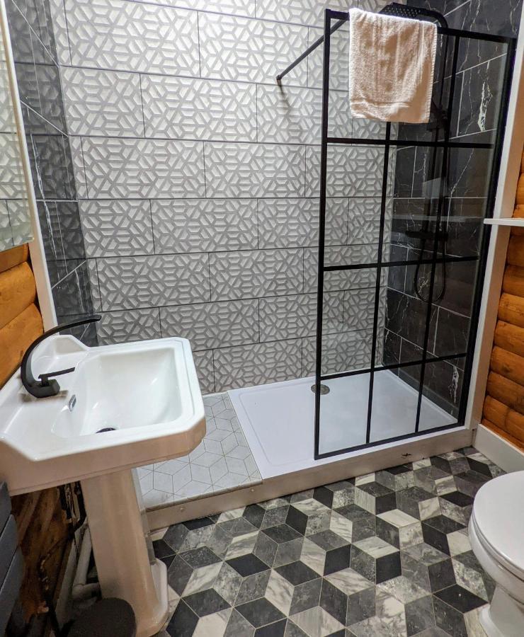 Kaoglen-Spruce-Hot Tub-Forrest Setting-Pet Friendly Villa Balnald Exterior foto